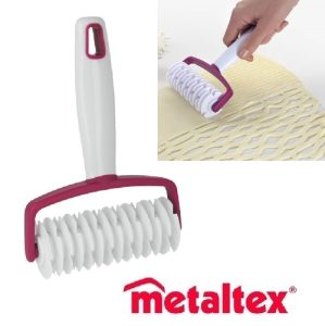 rodillo cortador de masa 18 cm. "metaltex"